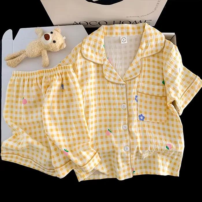 Ensemble pyjama imprimé à carreaux jaunes et images adorables, haut à manches courtes et short assor