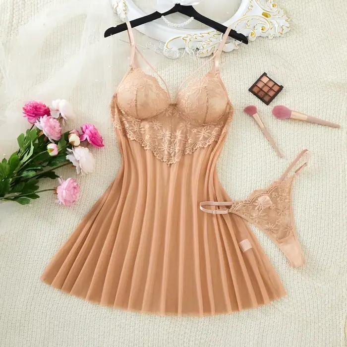 Ensemble de chemises de nuit brodées de fleurs champagne pour les rendez-vous. Robe licou légère en 