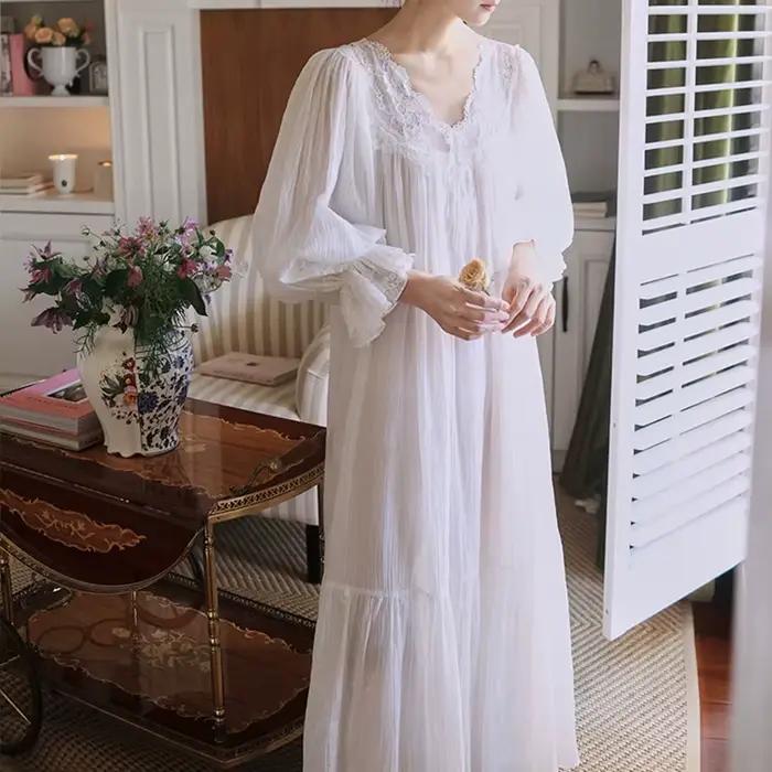 Chemise de nuit en dentelle française sexy à col en V
