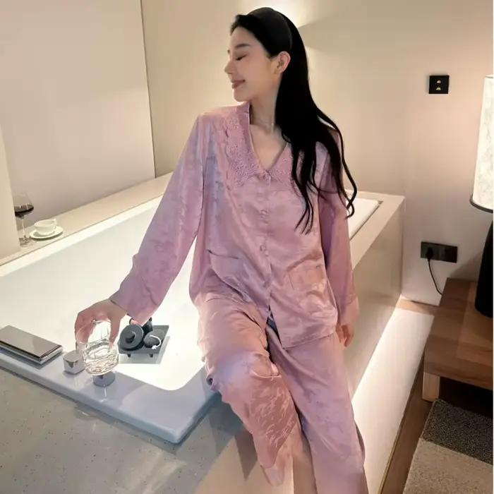 Pyjama de luxe en soie glacée pour femme