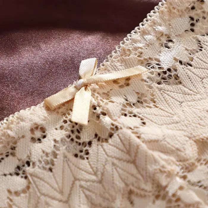String sexy en dentelle pour femme