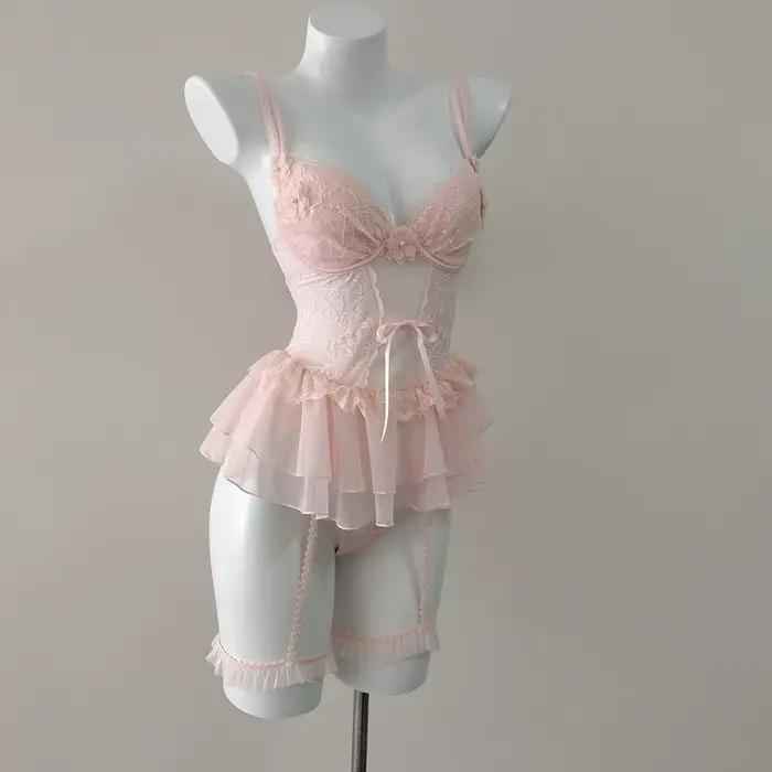Ensemble de lingerie sexy française romantique à motifs floraux, comprenant un corset-gilet amincissant en dentelle et résille avec armatures, une nuisette et une culotte, pour la nuit