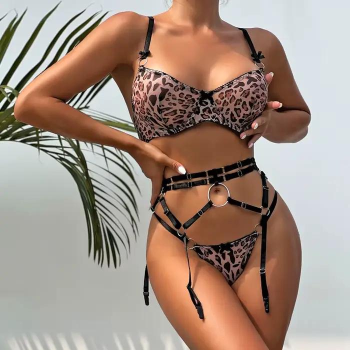 Ensemble de lingerie trois pièces imprimé léopard sauvage