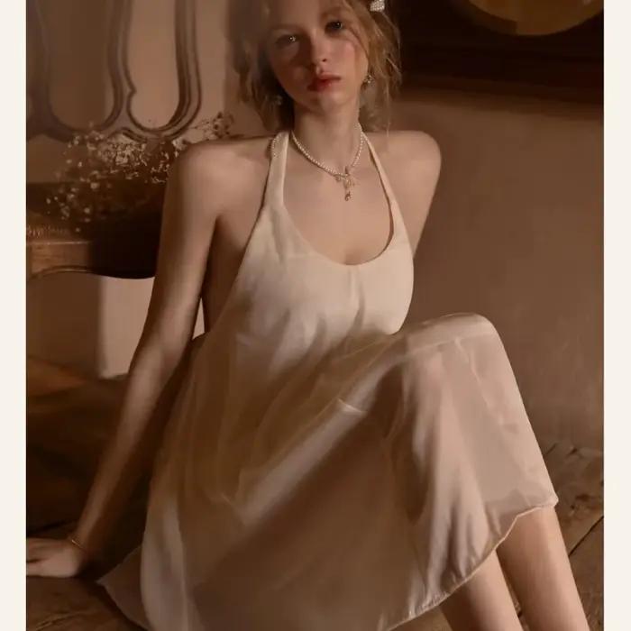 Robe de nuit française à col bénitier