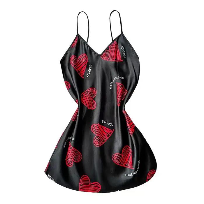Robe de nuit en satin rouge à imprimé lèvres