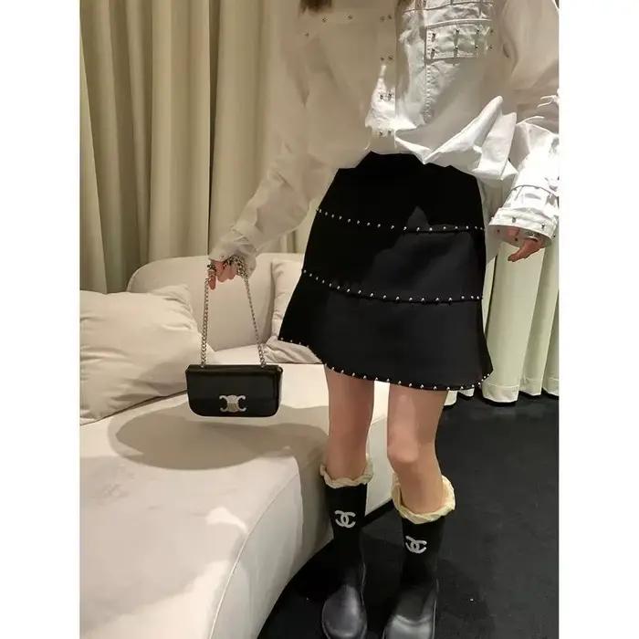Jupe cloutée noire pour femmes