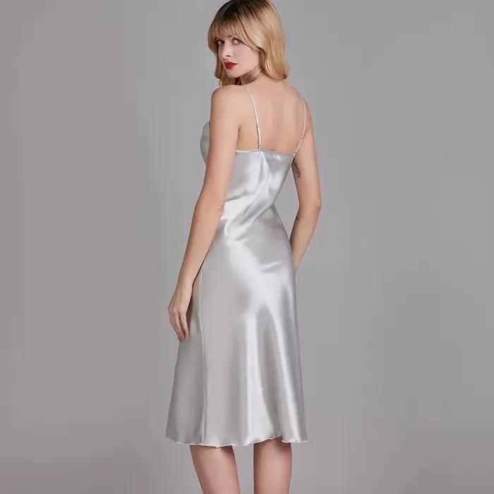 Chemise de nuit en satin soyeux pour femme