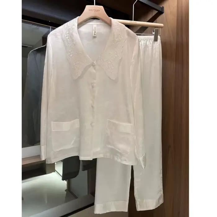 Pyjama de luxe en soie glacée pour femme