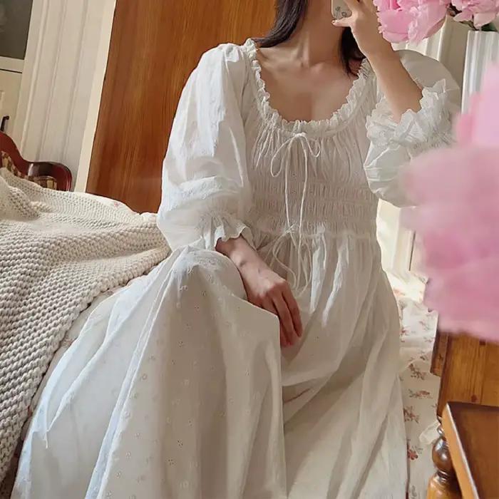 Chemise de nuit élégante en coton pur avec dentelle vintage pour femmes longues manches mi-mollets automne confortable