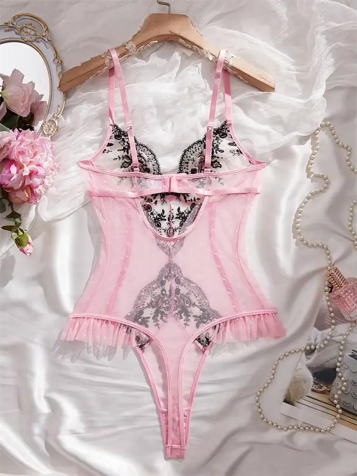 Lingerie féminine, combinaison amincissante en maille rose