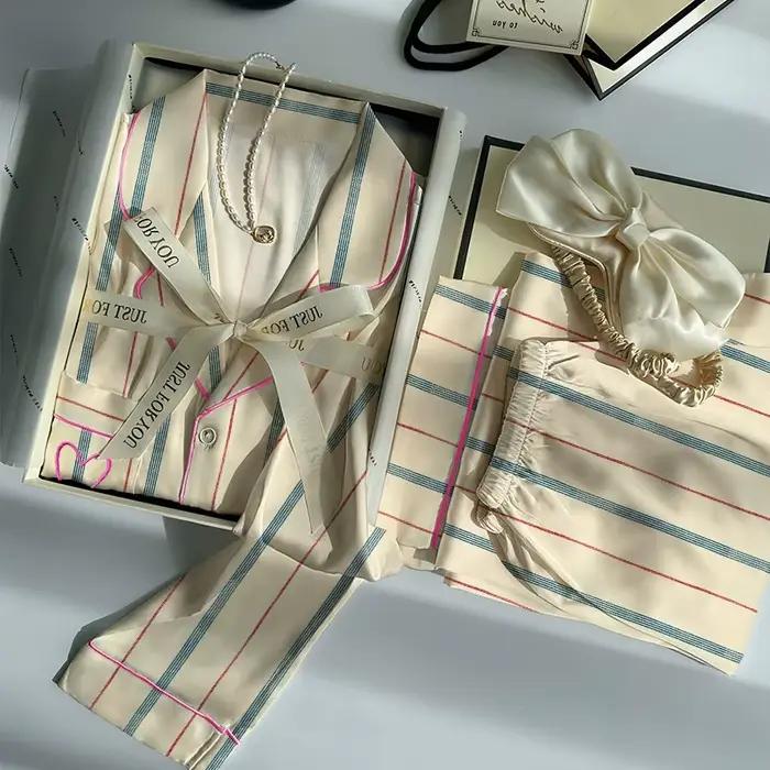 Pyjama en soie glacée à rayures contrastées pour femmes