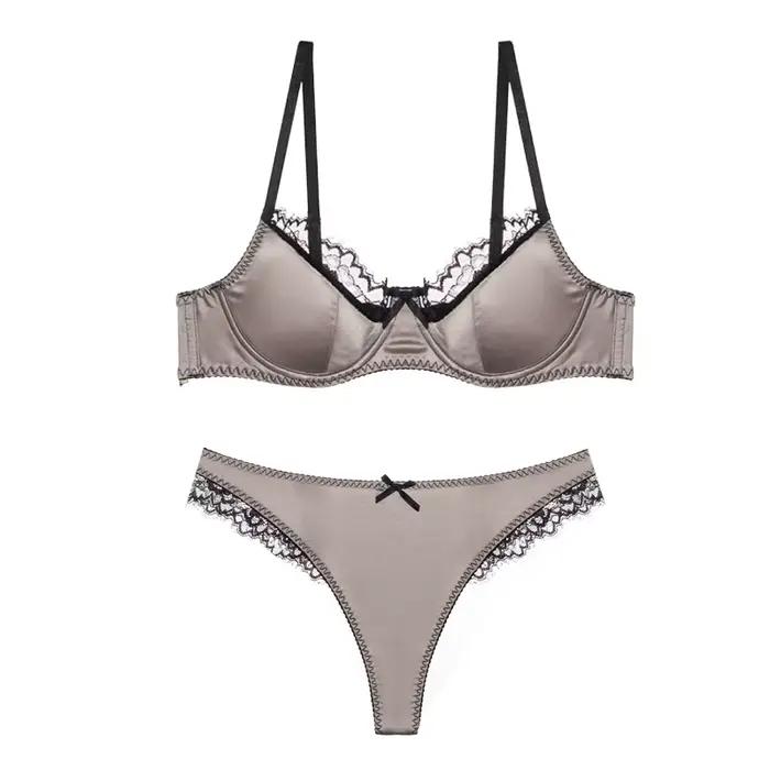 Ensemble de soutien-gorge en satin rouge