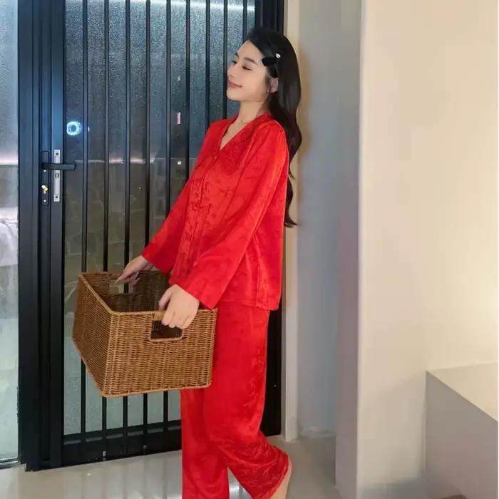 Pyjama de luxe en soie glacée pour femme