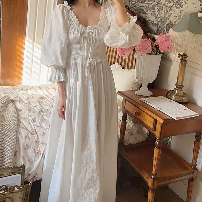 Chemise de nuit princesse vintage brodée pour femme