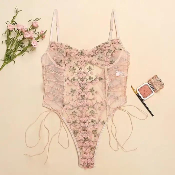 Combinaison transparente moulante pour femme