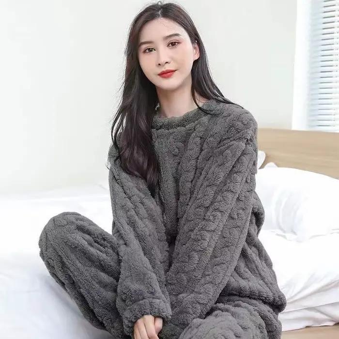 Pyjama en velours corail pour femmes