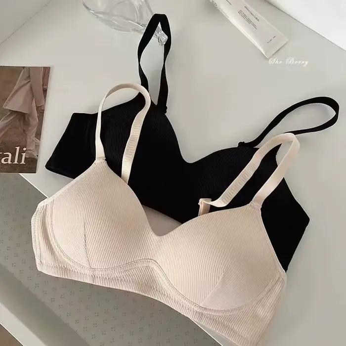 Soutien-gorge pour étudiantes