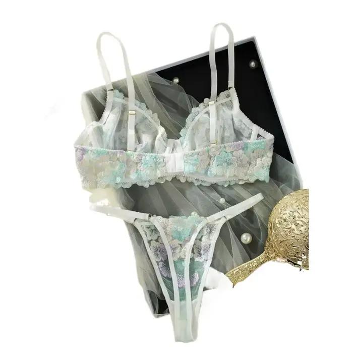 Lingerie en dentelle brodée délicate