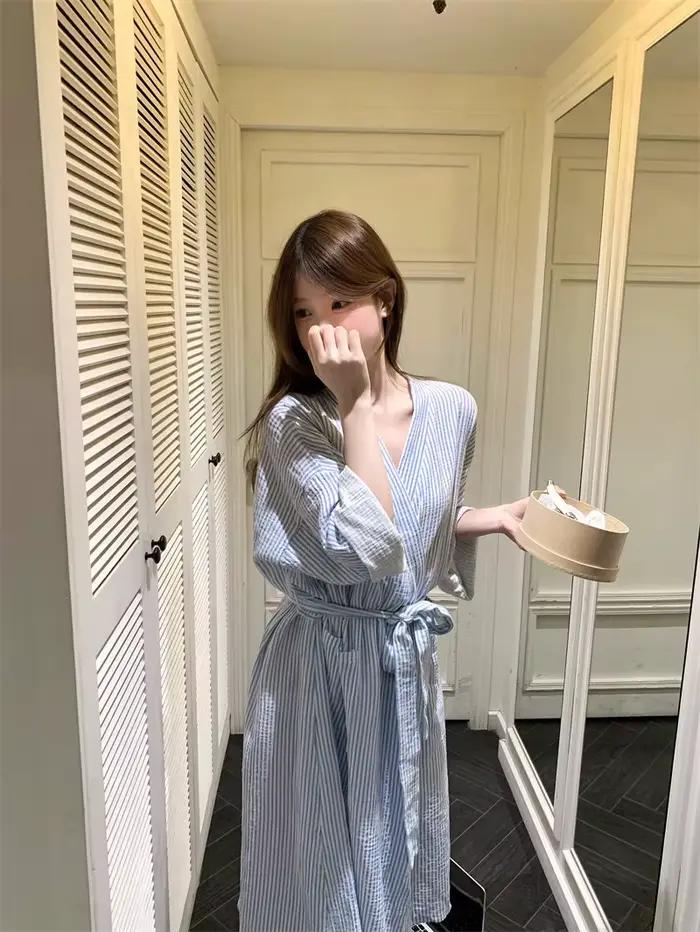 Chemise de nuit rayée bleue