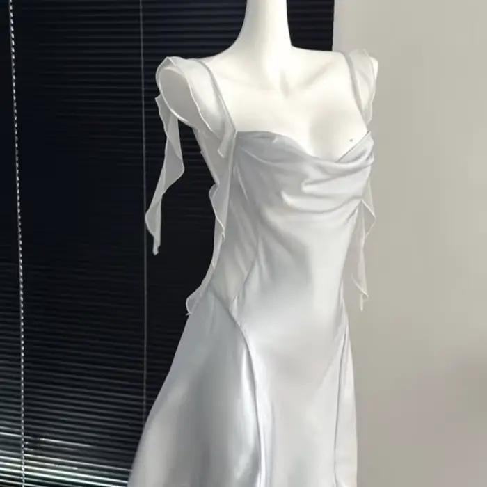 Chemise de nuit à bretelles en soie glacée