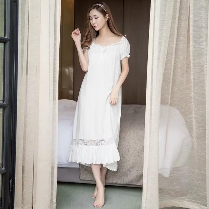 Robe de nuit en dentelle pour femmes