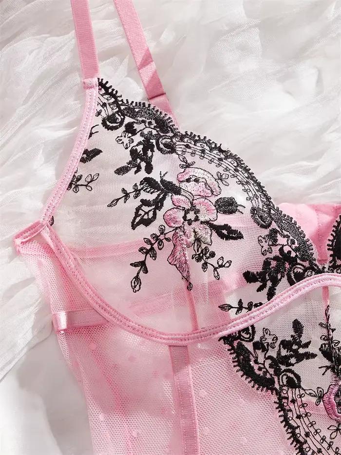 Lingerie féminine, combinaison amincissante en maille rose