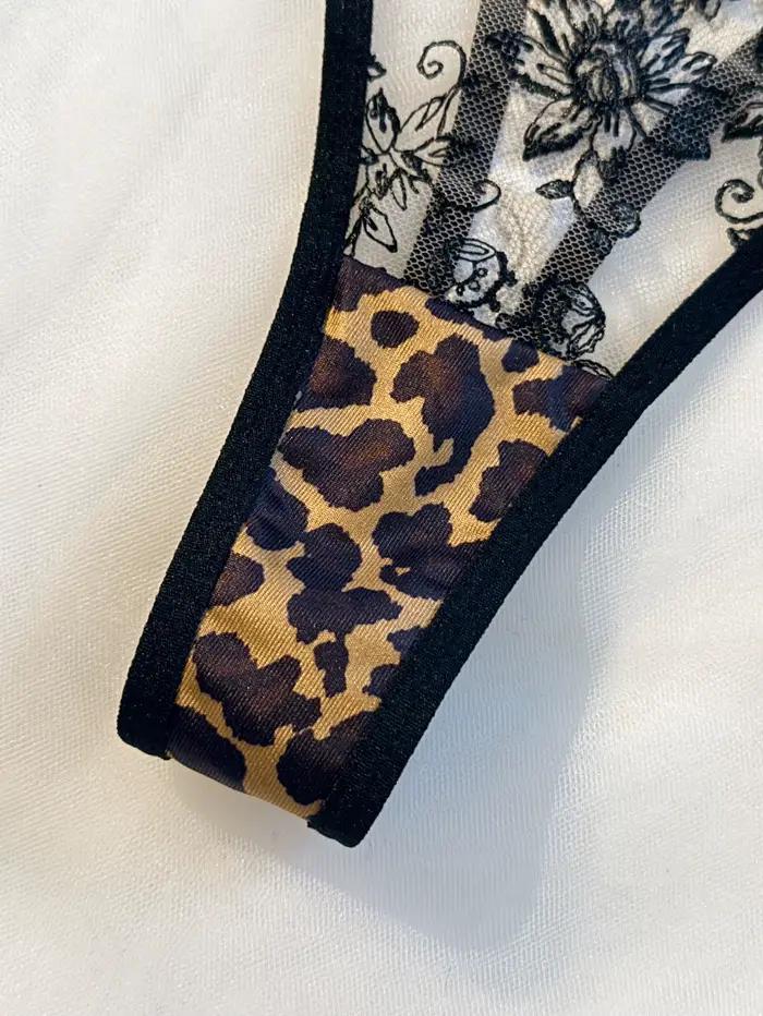 Un ensemble de lingerie sexy noir