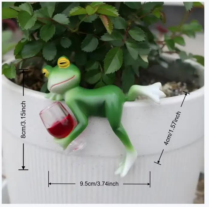 Un charmant ornement en forme de grenouille verte et de verre à vin – idéal pour la décoration intérieure et extérieure des jardins, aquariums, bassins de jardin, bordures de pots de fleurs et jardins