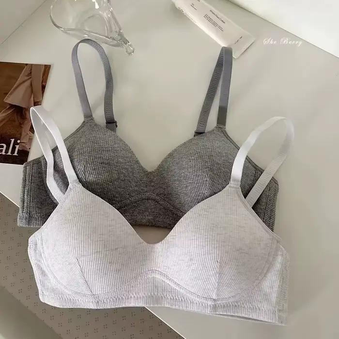 Soutien-gorge pour étudiantes