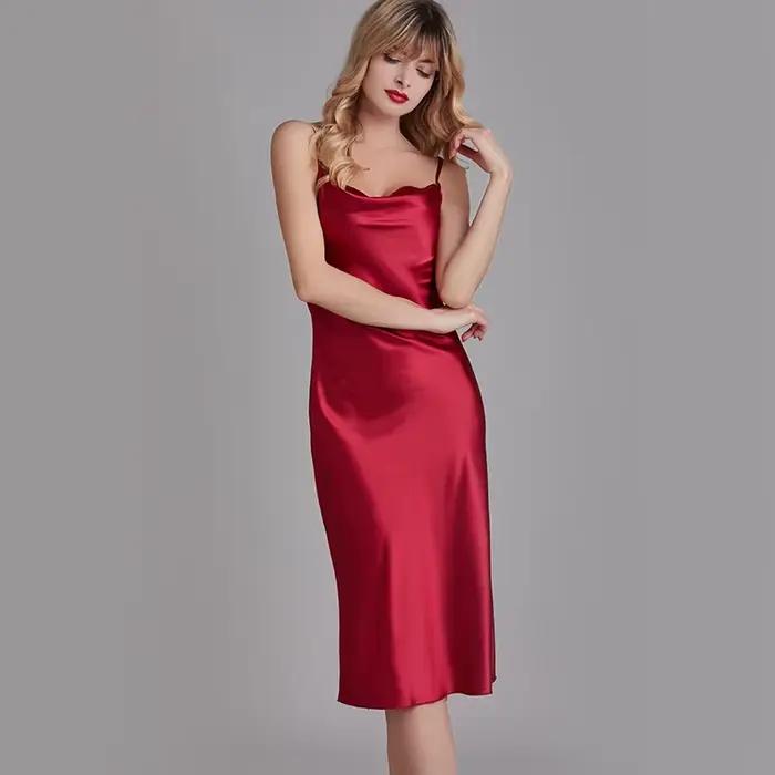 Chemise de nuit en satin soyeux pour femme