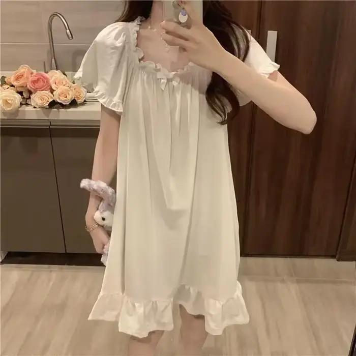 Chemise de nuit blanche mi-longue pour femmes