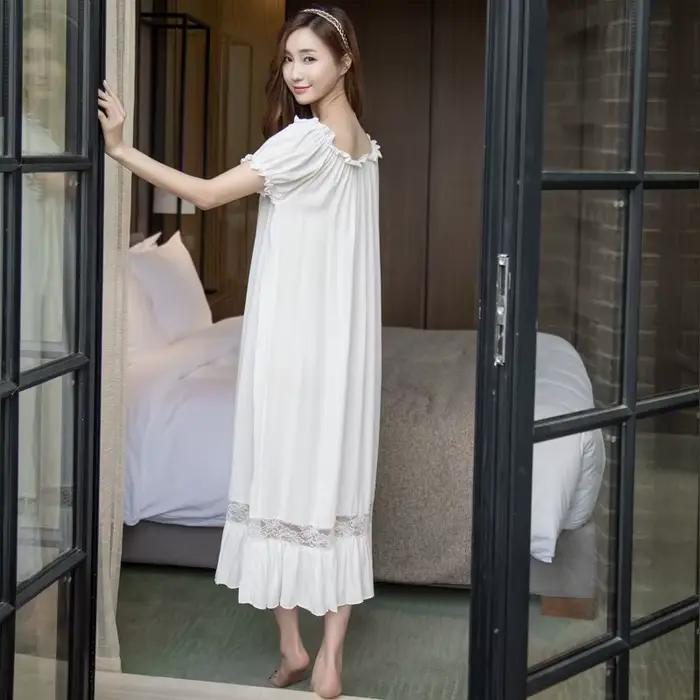 Robe de nuit en dentelle pour femmes
