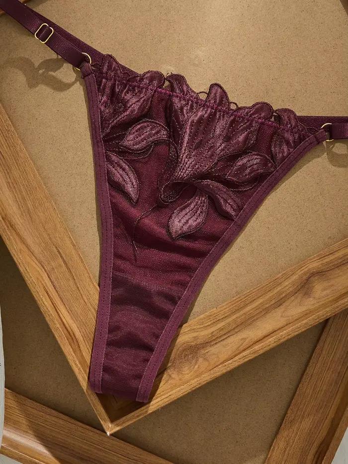 Ensemble soutien-gorge et culotte rouge brunâtre