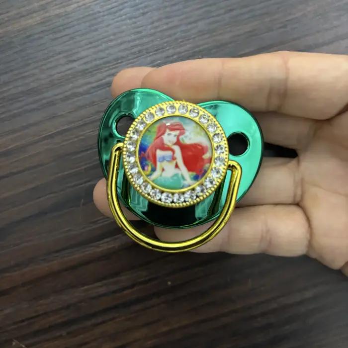 Sucette bébé motif dessin animé avec capuchon anti-poussière et chaîne de sucette, tétine en silicone souple pour nouveau-nés, apaise en douceur les émotions agitées