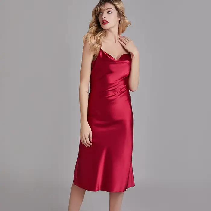 Chemise de nuit en satin soyeux pour femme
