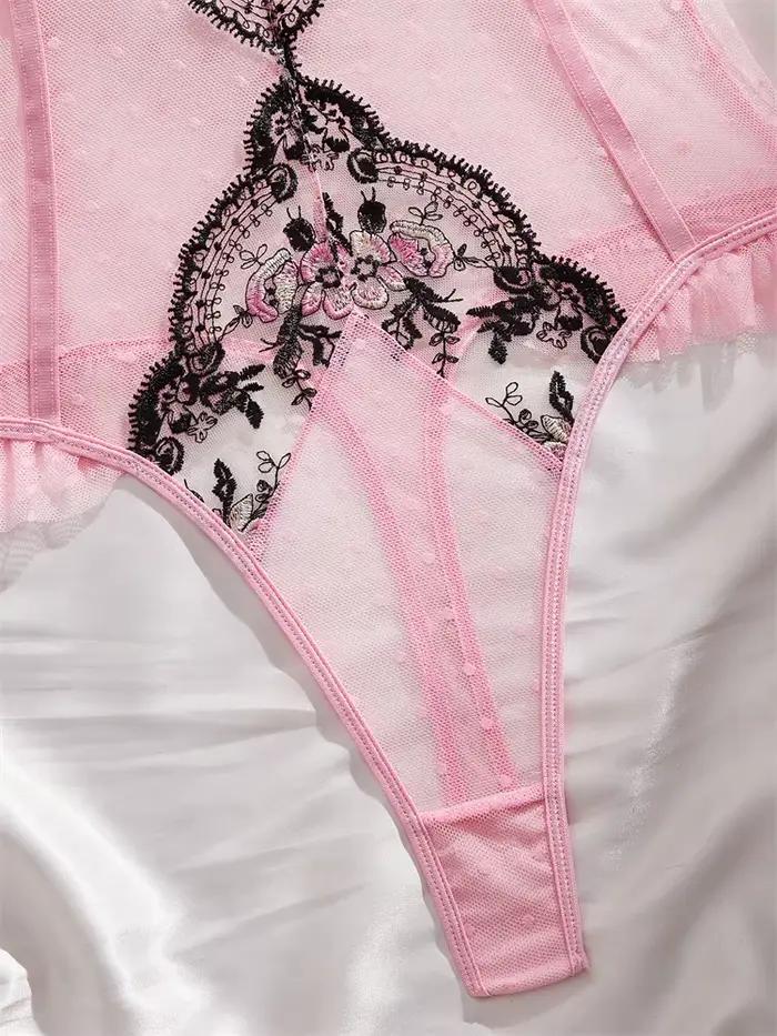 Lingerie féminine, combinaison amincissante en maille rose