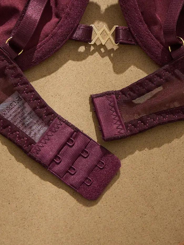 Ensemble soutien-gorge et culotte rouge brunâtre