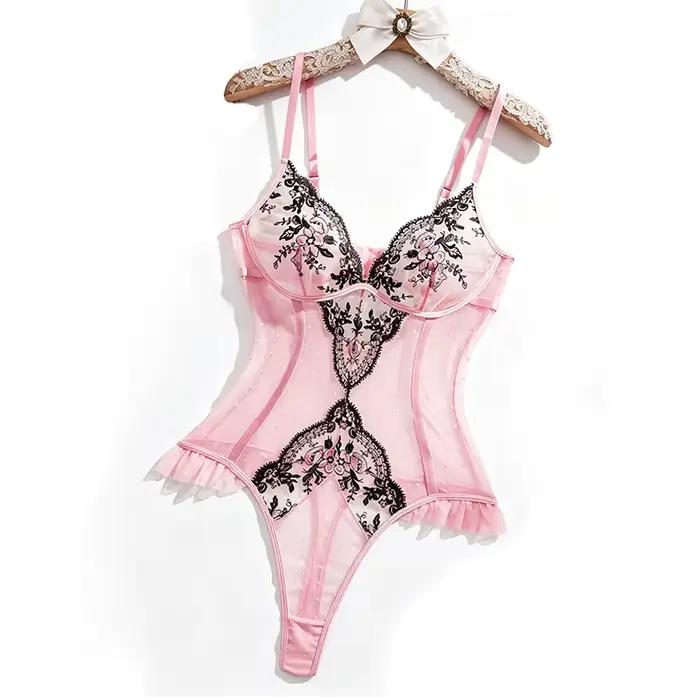 Lingerie féminine, combinaison amincissante en maille rose