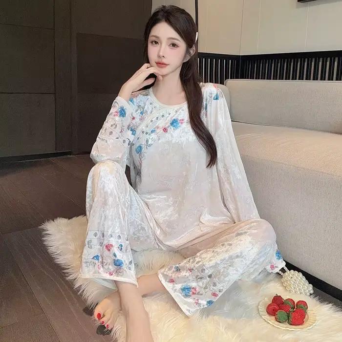 Pyjama en velours doré pour femme