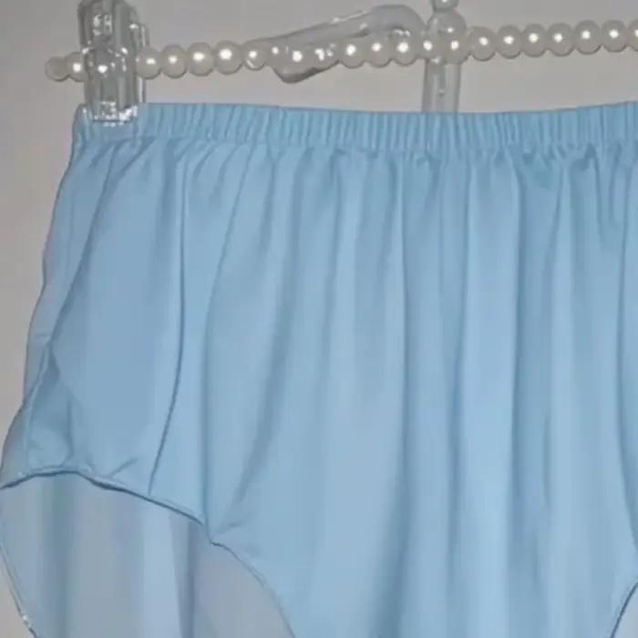 Culottes en satin glacé bleu ciel sexy