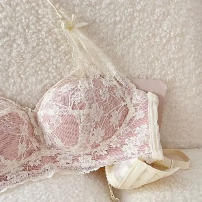 Lingerie dévoilant le cou et les épaules