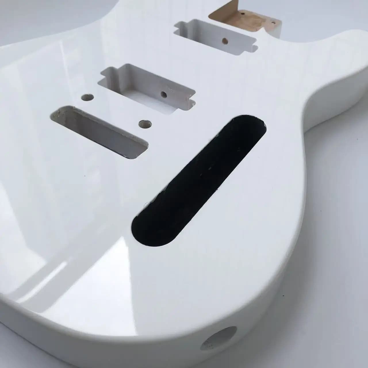 Corps de guitare TL - Fabriqué à partir de deux pièces d'Aulne nord-américaine, blanc