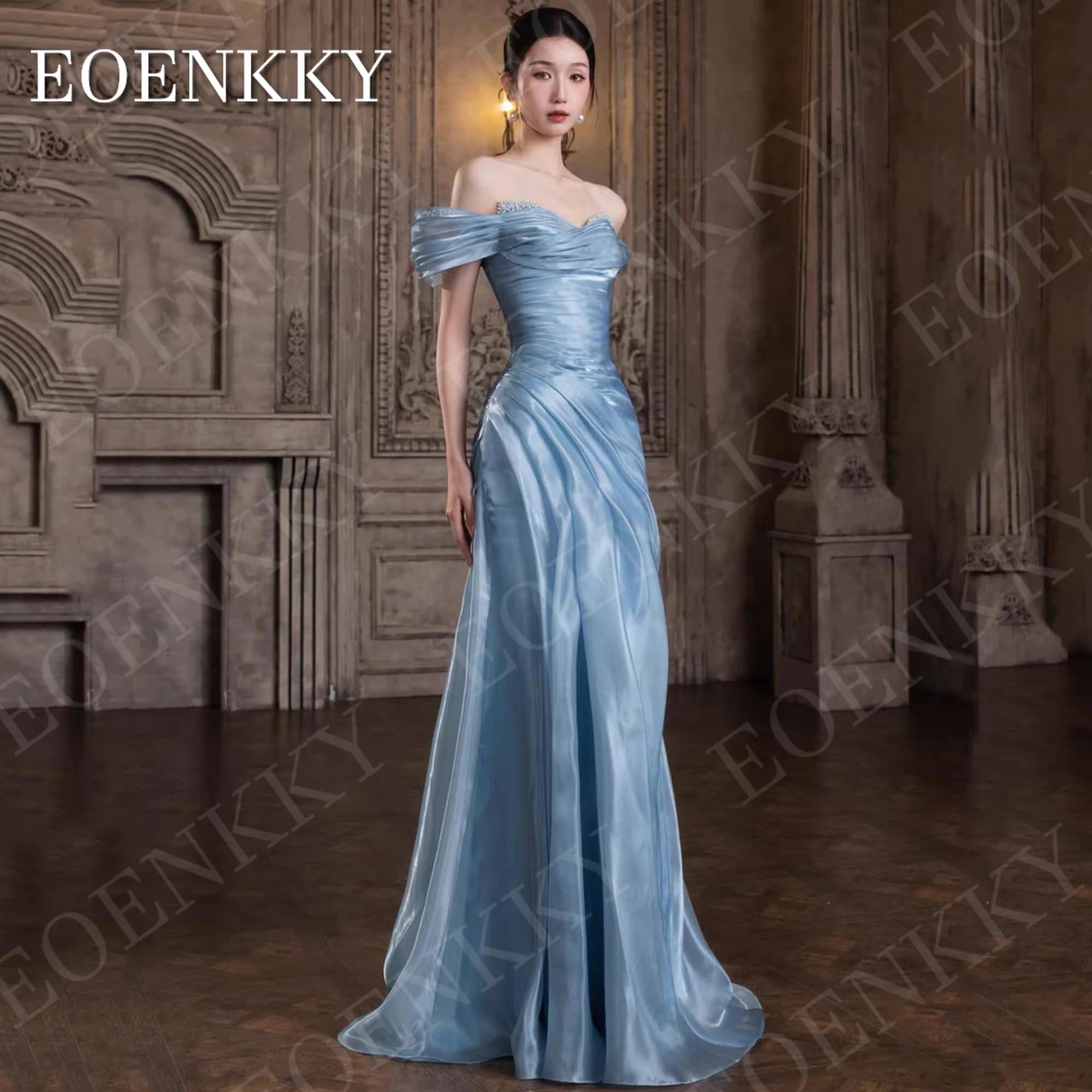 EOENKKY Robe de soirée bleue épaules dénudées élégante style sirène en satin plissé ornée de perles 