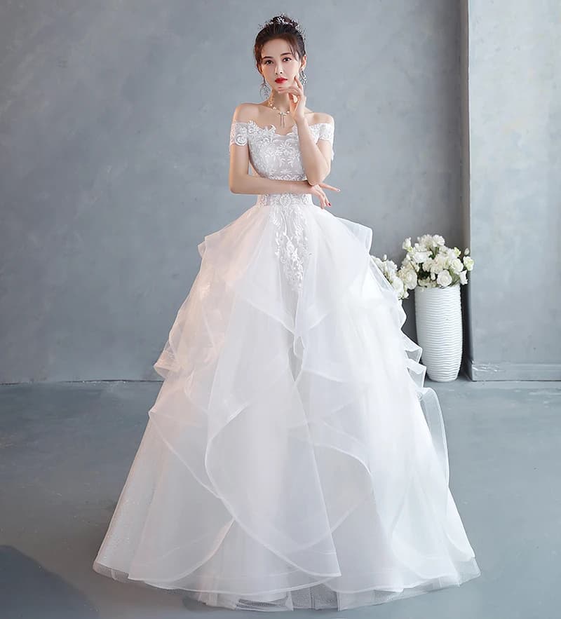 Robe de mariée élégante asymétrique épaule dénudée, Noble et amincissante, demi-manches, jupe moelle