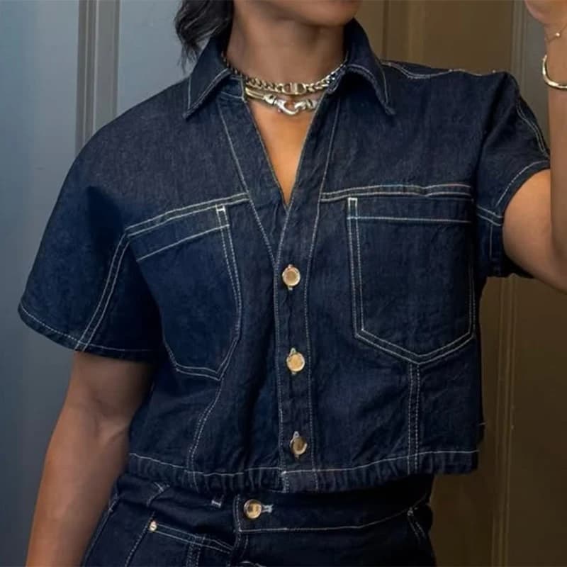 Ensemble décontracté pour femme : Blouse courte en jean à revers et boutonnage simple, et mini-culot