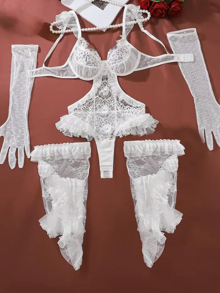 Ensemble trois pièces sexy en dentelle Belamimi avec garniture à volants, gants et bas, idéal pour l