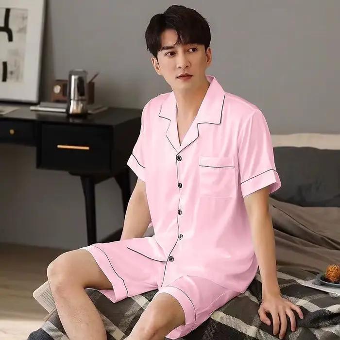 Ensemble de pyjama homme KIDWHXR – Chemise boutonnée et short droit ample en soie glacée pour homme