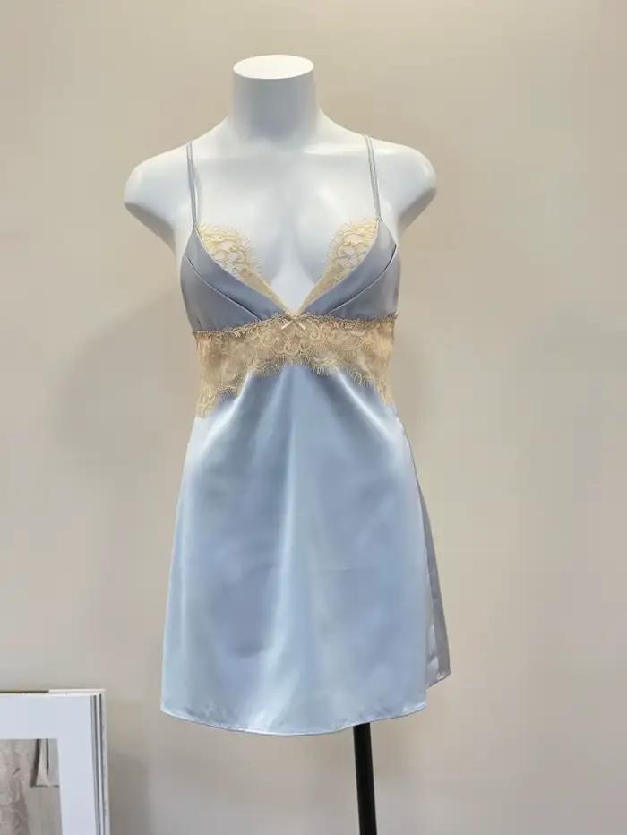 Chemise de nuit en dentelle satinée soyeuse pour femmes