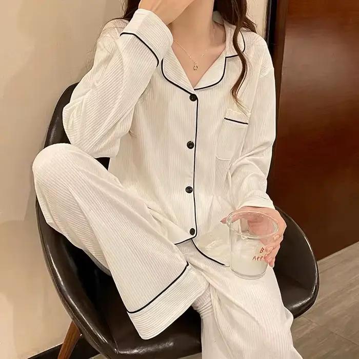 Nouvel ensemble de pyjamas imitation pour femmes