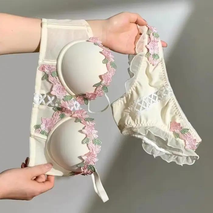 Ensemble de lingerie florale vintage, bralette en dentelle crème, soutien-gorge push-up rétro pour femmes à petite poitrine, brodé, sans armatures, pur et sensuel